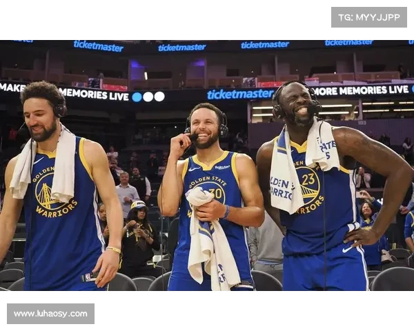 NBA巨人和普通人站一起,法尔跪下比别人高,库里到野球场如中锋 NBA巨人和普通人站一起,法尔跪下比别人高,库里到野球场如中锋